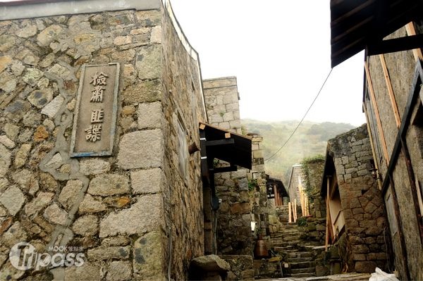 馬祖芹壁聚落有不少戰地歷史存留下來的痕跡，別具特色。（攝影／景點家李欣怡）