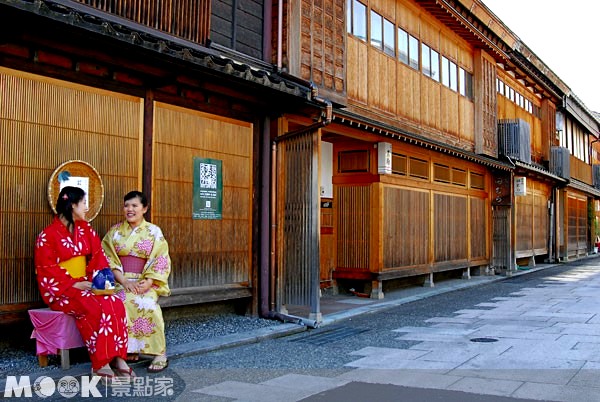 金澤茶屋街是到金澤遊玩的旅客一定要前往的景點，感受日本和風傳統街區風情。（圖片提供／墨刻編輯部）