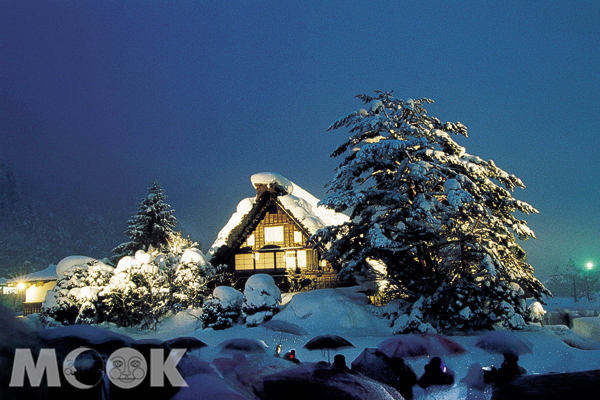 合掌村是日本人氣旅遊景點，冬日美景更是許多遊客列為此生必賞的景色。（圖片提供／墨刻編輯部）
