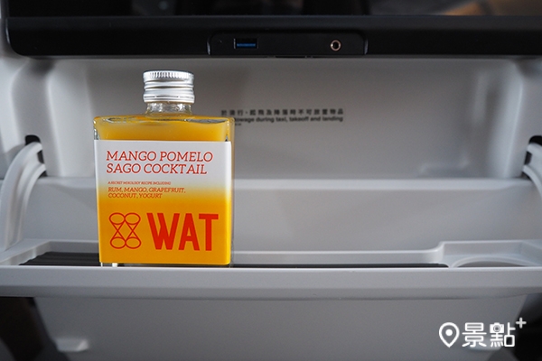 WAT Cocktail楊枝甘露雞尾酒，景編拿到後先將他放在螢幕下方十分方便的平板置物架！