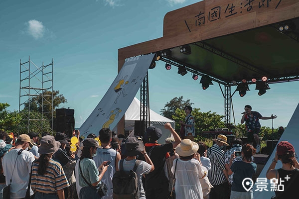 首周登台演出的icyball 冰球樂團。