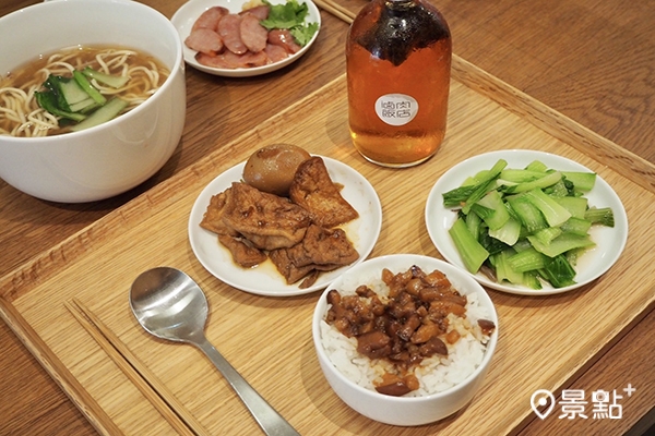 滷肉飯店提供滷肉飯、切仔麵等台味小吃。 滷肉飯店提供滷肉飯、切仔麵等台味小吃。