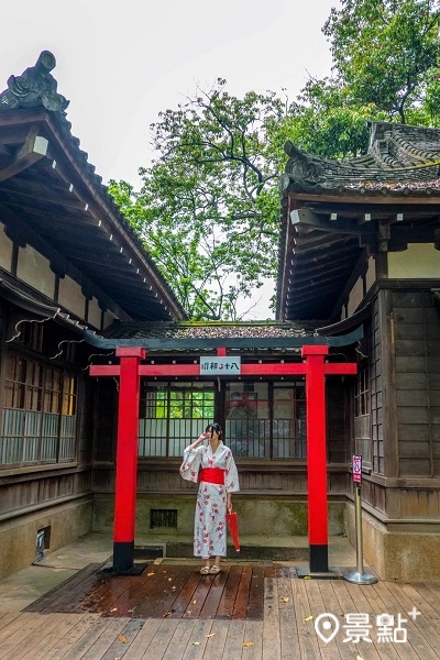 整體建築由兩幢獨立的日式木造屋舍所構成