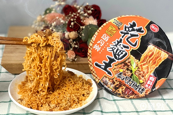 乾麵王x頌丹樂 泰式打拋豬乾麵 乾麵王x頌丹樂 泰式打拋豬乾麵