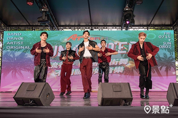 火星也以高水準的現場演出、若隱若現的肌肉及性感的野性魅力。(圖/ATT FUN Center中心音樂節) 火星也以高水準的現場演出、若隱若現的肌肉及性感的野性魅力。(圖/ATT FUN Center中心音樂節)