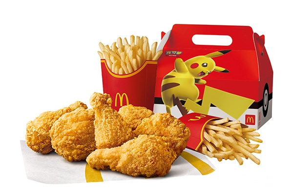 購買「(大)麥當勞分享盒」,可獲得皮卡丘搭配快龍的「寶可夢主題包裝」。 購買「(大)麥當勞分享盒」,可獲得皮卡丘搭配快龍的「寶可夢主題包裝」。