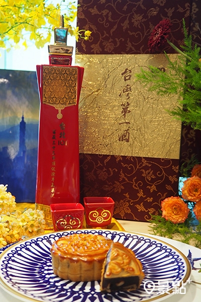 台北101紀念酒紅瓶限量登場。(圖／景點+ 張盈盈)