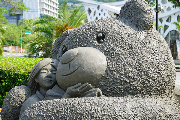 沙雕作品「熊抱」 沙雕作品「熊抱」