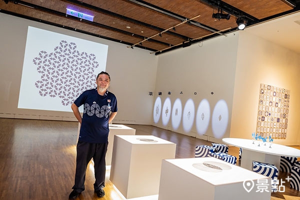 展覽現場匯集近300幅經典紋樣,以4米高巨幅投影展現幾何藝術帶來視覺震撼。 展覽現場匯集近300幅經典紋樣,以4米高巨幅投影展現幾何藝術帶來視覺震撼。