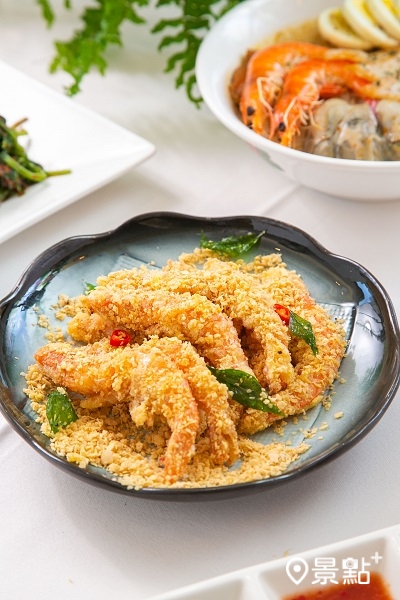 麥片鮮蝦為珍寶的知名菜色,淡淡奶香搭配酥脆口感,成為店內必點之一 麥片鮮蝦為珍寶的知名菜色,淡淡奶香搭配酥脆口感,成為店內必點之一