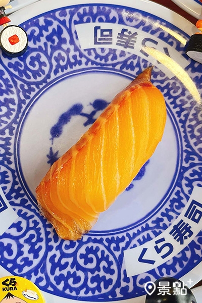 生鮭魚(一貫)油脂分布均勻,入口即化。 生鮭魚(一貫)油脂分布均勻,入口即化。