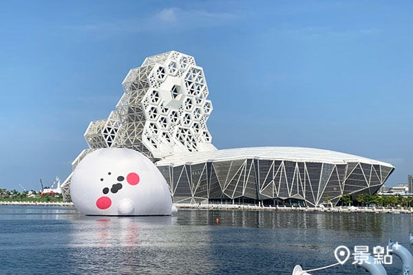 除了愛河灣的各種貼圖明星,還有文化策展區、品牌商展區兩大展館。(圖 / 景點+ 張盈盈) 除了愛河灣的各種貼圖明星,還有文化策展區、品牌商展區兩大展館。(圖 / 景點+ 張盈盈)
