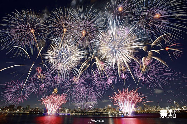 往年大稻埕情人節七夕煙火盛會。(圖/wei15482) 往年大稻埕情人節七夕煙火盛會。(圖/wei15482)