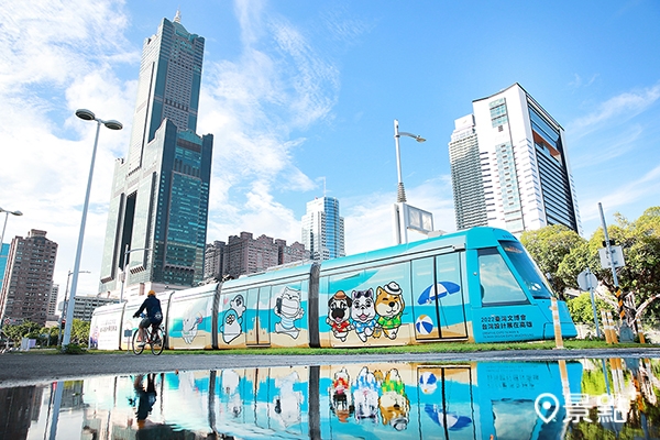 7月上路的「聊療號」彩繪列車，以高雄創作者的貼圖角色彩繪輕軌車身，展現海派熱情，為「台灣IP‧高雄原創」成功打響第一砲。