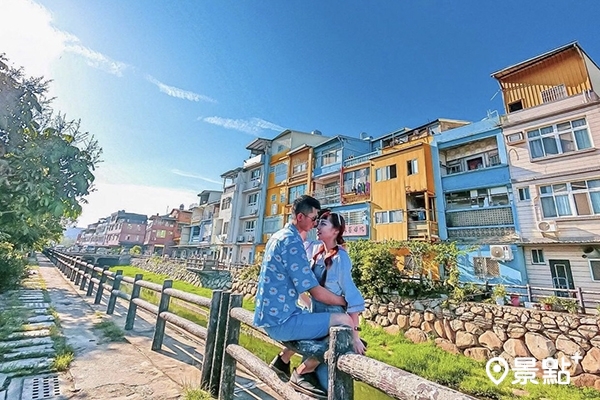 河畔彩色屋這裡拍，浪漫異國風情更加倍。