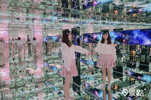 台灣玻璃館星空玻璃隧道美拍。 (圖／___y.u.___)