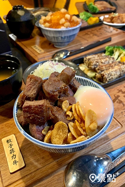 骰子菲力牛肉質油嫩好吃，肉控必點。