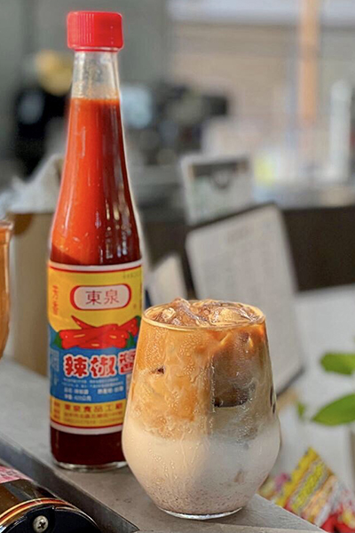 東泉咖啡打卡價一杯99元。(圖/台中第四市場) 東泉咖啡打卡價一杯99元。(圖/台中第四市場)