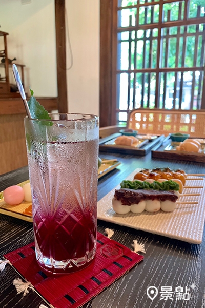 在「京町 山本屋」享用和風甜點、日式飲品、日本茶調酒等,令人感到宛如置身日本京都。 在「京町 山本屋」享用和風甜點、日式飲品、日本茶調酒等,令人感到宛如置身日本京都。