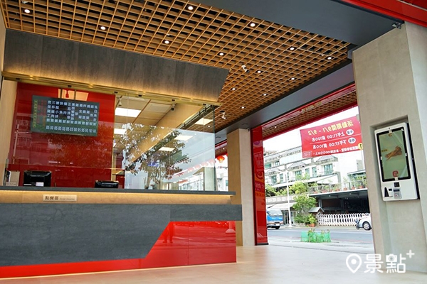 正忠鳳山青年店以全新文創風格裝潢亮相，提供智慧點餐功能。