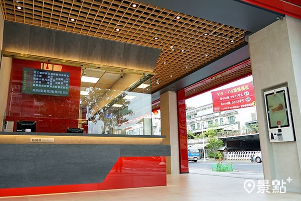 正忠鳳山青年店以全新文創風格裝潢亮相,提供智慧點餐功能。 正忠鳳山青年店以全新文創風格裝潢亮相,提供智慧點餐功能。