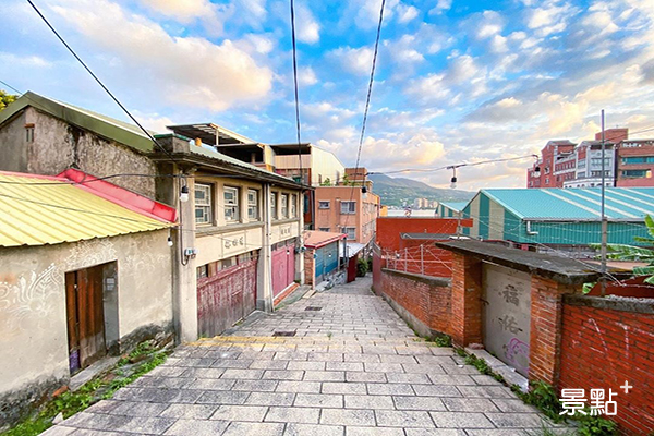 重建戀愛巷。 (圖/qiuung) 重建戀愛巷。 (圖/qiuung)