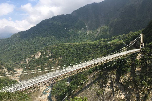 布洛灣吊橋(山月吊橋)9月改成免預約進場。(圖/太魯閣國家公園) 布洛灣吊橋(山月吊橋)9月改成免預約進場。(圖/太魯閣國家公園)