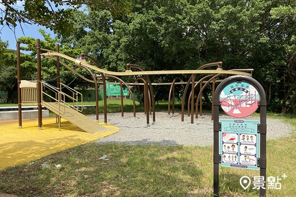 中正河濱兒童遊戲場內設有多項特色遊具 中正河濱兒童遊戲場內設有多項特色遊具