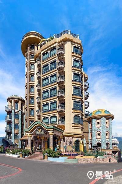 花蓮七星潭的水上明月海景渡假旅店，有著歐洲宮廷風格外觀。