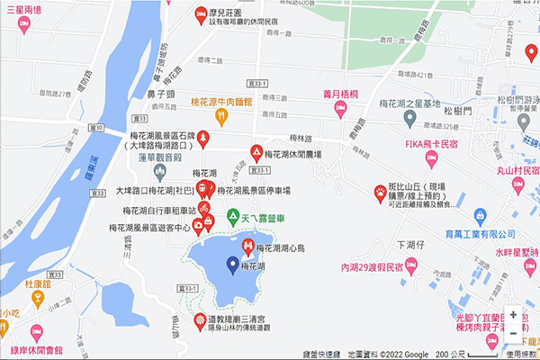 梅花湖周邊有非常多景點、咖啡廳及餐廳，可以在這裡玩一整天。 (圖／google)