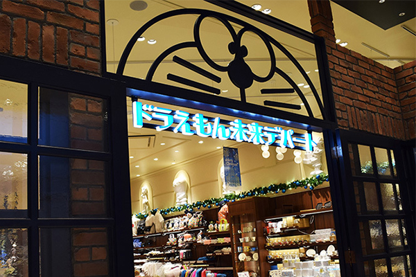 本次期間限定店為粉絲帶來300多款周邊商品。 本次期間限定店為粉絲帶來300多款周邊商品。