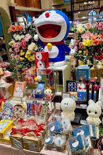 商品類別囊括家居用品、裝飾擺設、服飾和首飾等。 商品類別囊括家居用品、裝飾擺設、服飾和首飾等。
