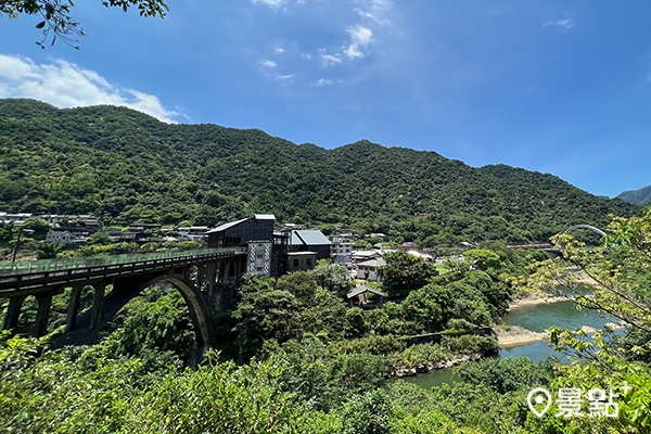 座落運煤橋及鐵道旁的瑞三整煤廠，結合礦業歷史、鐵道文化，讓猴硐成為充滿故事的聚落。