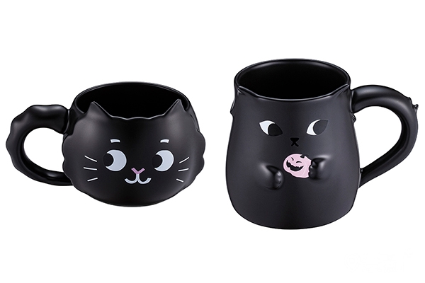 黑貓餅乾臉馬克杯與黑貓粉南瓜馬克杯。