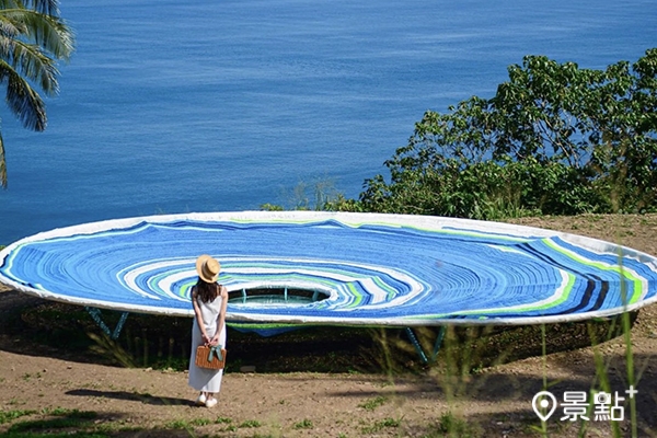 2022南迴藝術季裝置作品《天空織鏡》。(圖/tintinghi,下同) 2022南迴藝術季裝置作品《天空織鏡》。(圖/tintinghi,下同)