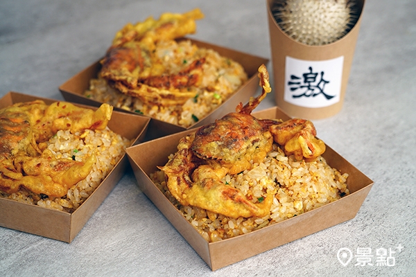 嘉煌用高級料理的態度掌廚，搭配海鮮的炒飯各有講究。酥炸軟殼蟹搭配的金沙炒飯也不簡單，得先將鹹蛋黃翻炒到冒泡，再加入蛋液和白飯拌炒，相當費工。
