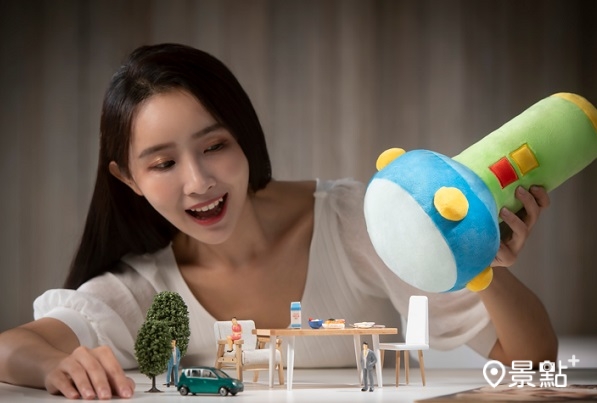 秘密道具縮小燈抱枕。