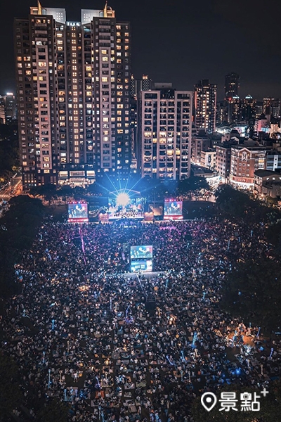 2022台中爵士音樂節以市民廣場為主舞臺,吸引許多人前往朝聖。(圖/dight1248) 2022台中爵士音樂節以市民廣場為主舞臺,吸引許多人前往朝聖。(圖/dight1248)