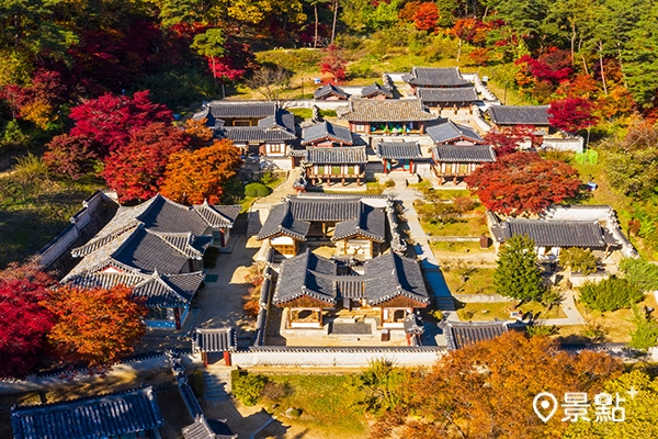 楓紅時分的安東書院。(圖／韓國觀光公社）