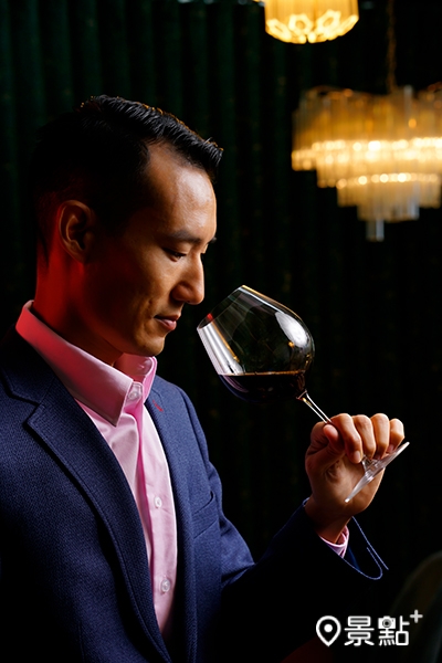 米其林餐廳首席侍酒師，也曾獲得台灣最佳侍酒師大賽冠軍 駱柏廷(Ricco Luo)