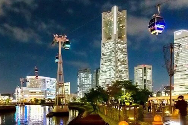 日本第一座都市空中纜車Yokohama Air Cabin橫濱夜景。(圖/Yokohama Air Cabin) 日本第一座都市空中纜車Yokohama Air Cabin橫濱夜景。(圖/Yokohama Air Cabin)