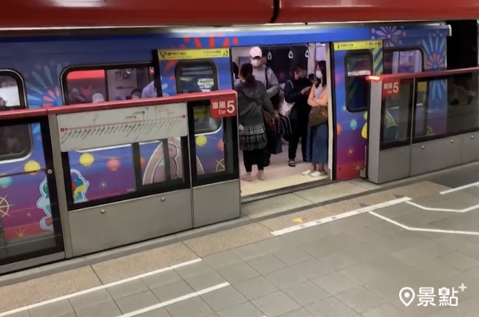 在中山站遇見寶可夢彩繪列車。 在中山站遇見寶可夢彩繪列車。