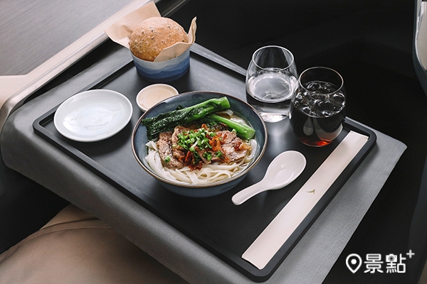 國泰航空商務艙中式餐具組。