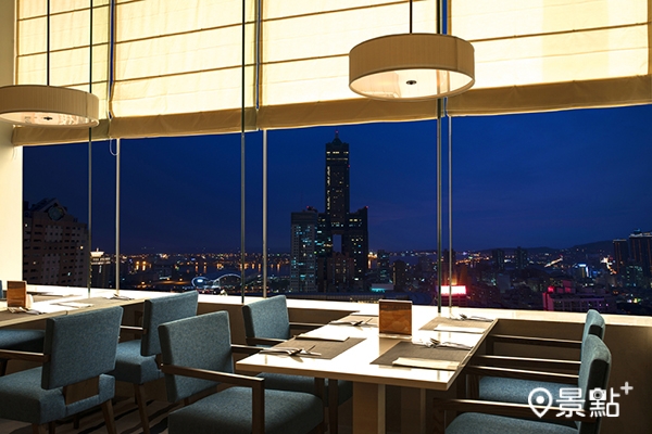 和逸飯店‧高雄中山館，Cozzi-THE-Roof餐廳位於30樓高樓層，擁有眺望高雄美景絕佳視野。