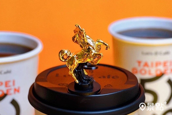 Let’s Café 金馬聯名杯塞,以金馬獎座等比例縮小開模訂製,小巧細緻。 Let’s Café 金馬聯名杯塞,以金馬獎座等比例縮小開模訂製,小巧細緻。
