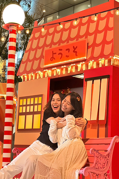 卡娜赫拉粉紅聖誕日式街道也非常好拍。(圖/南紡購物中心) 卡娜赫拉粉紅聖誕日式街道也非常好拍。(圖/南紡購物中心)