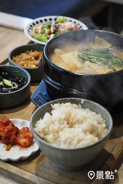 韓國豬肉豆腐大醬湯。(圖／景點+ 張盈盈）