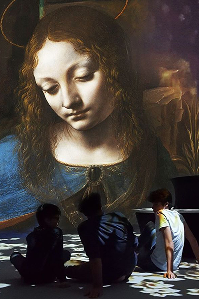 部分畫作特別使用動態方式呈現將經典名畫及背後故事。(圖/達文西光影藝術特展) 部分畫作特別使用動態方式呈現將經典名畫及背後故事。(圖/達文西光影藝術特展)