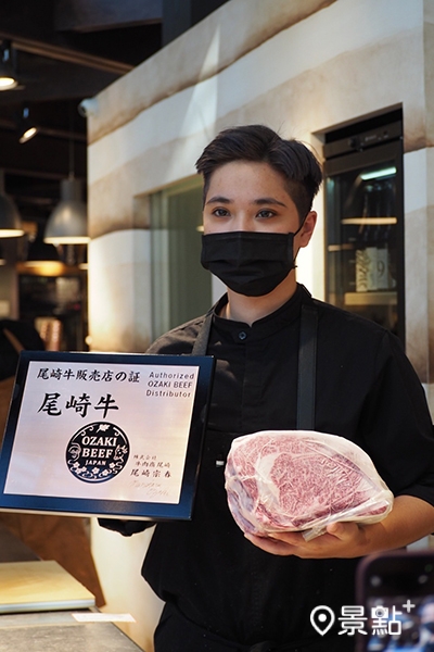 和牛研究室以極簡的烹飪方式推出直球漢堡、炙燒尾崎牛排。（圖／景點+ 張盈盈）