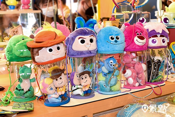 萌翻天的皮克斯透明飲料造型絨毛包,具實用、美觀、收藏等功能。 萌翻天的皮克斯透明飲料造型絨毛包,具實用、美觀、收藏等功能。